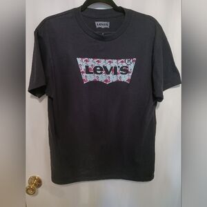 Size M Black Levi Tee With Pink Flamingos Logo 100% Cotton